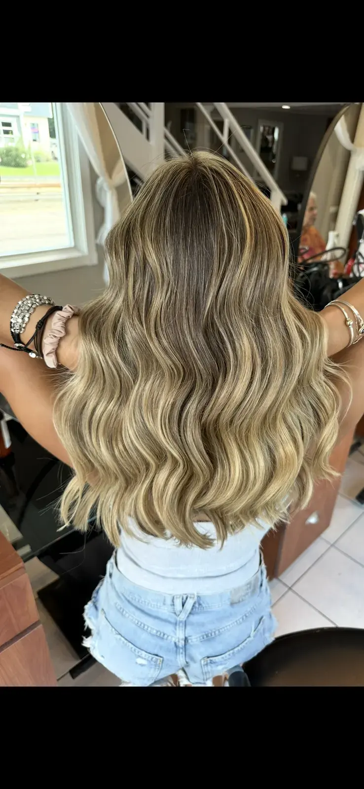 Dimensional balayage with a seamless blend